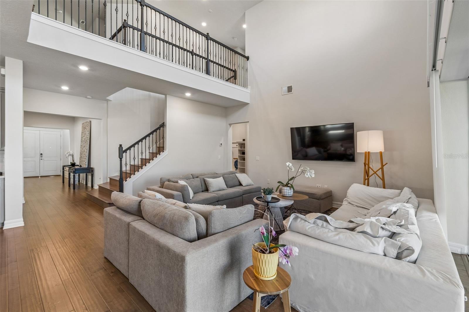 PHILLIPS GROVE TR J - Residential Lease
