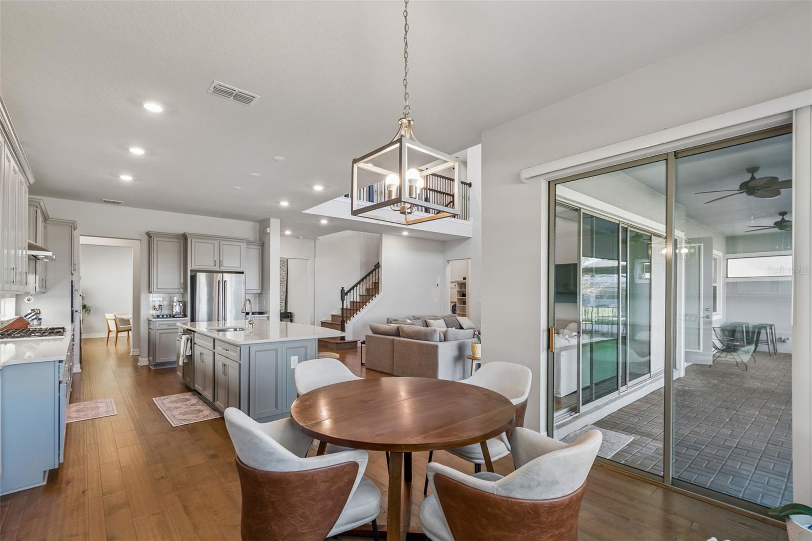 PHILLIPS GROVE TR J - Residential Lease