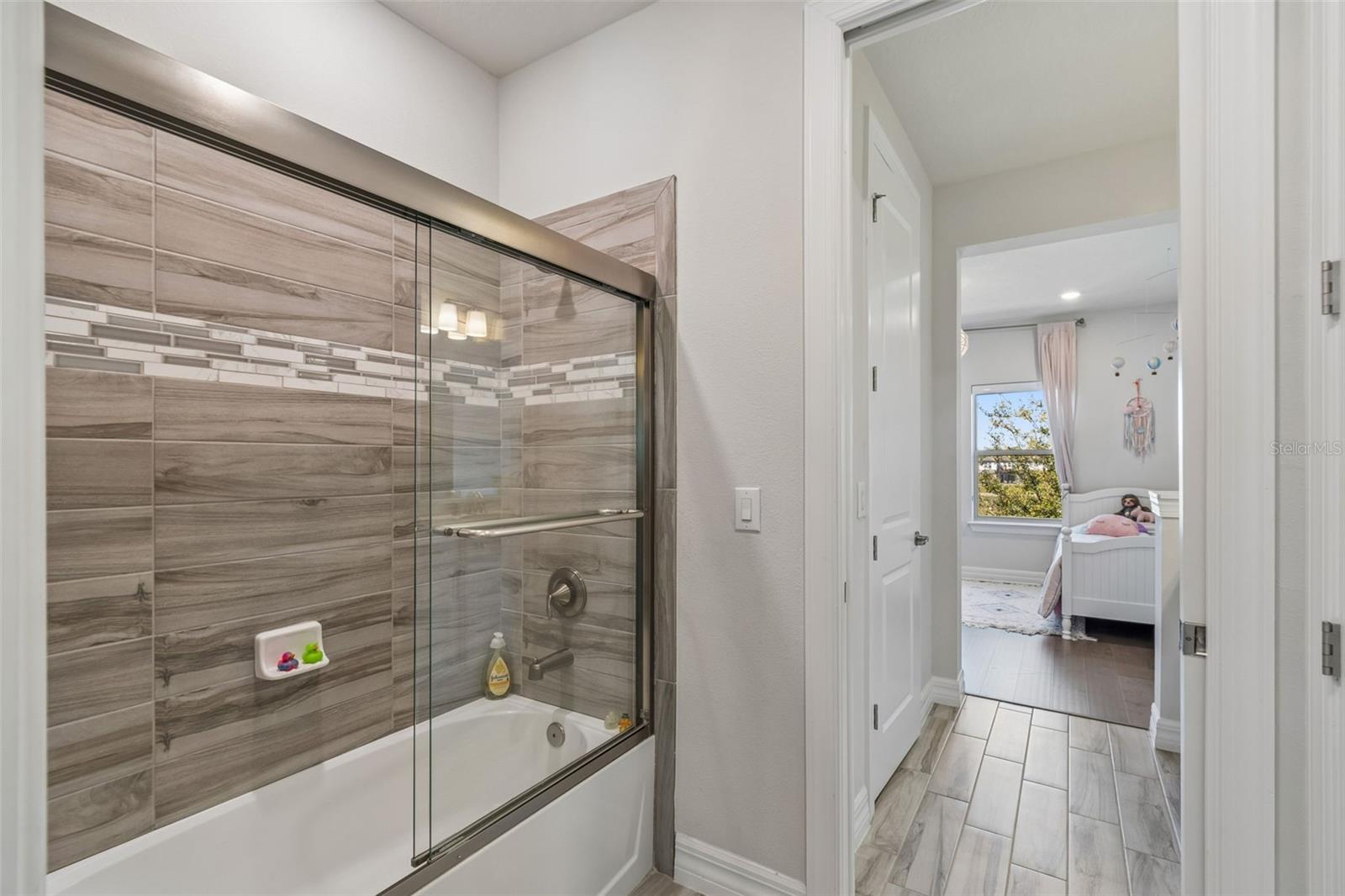 PHILLIPS GROVE TR J - Residential Lease
