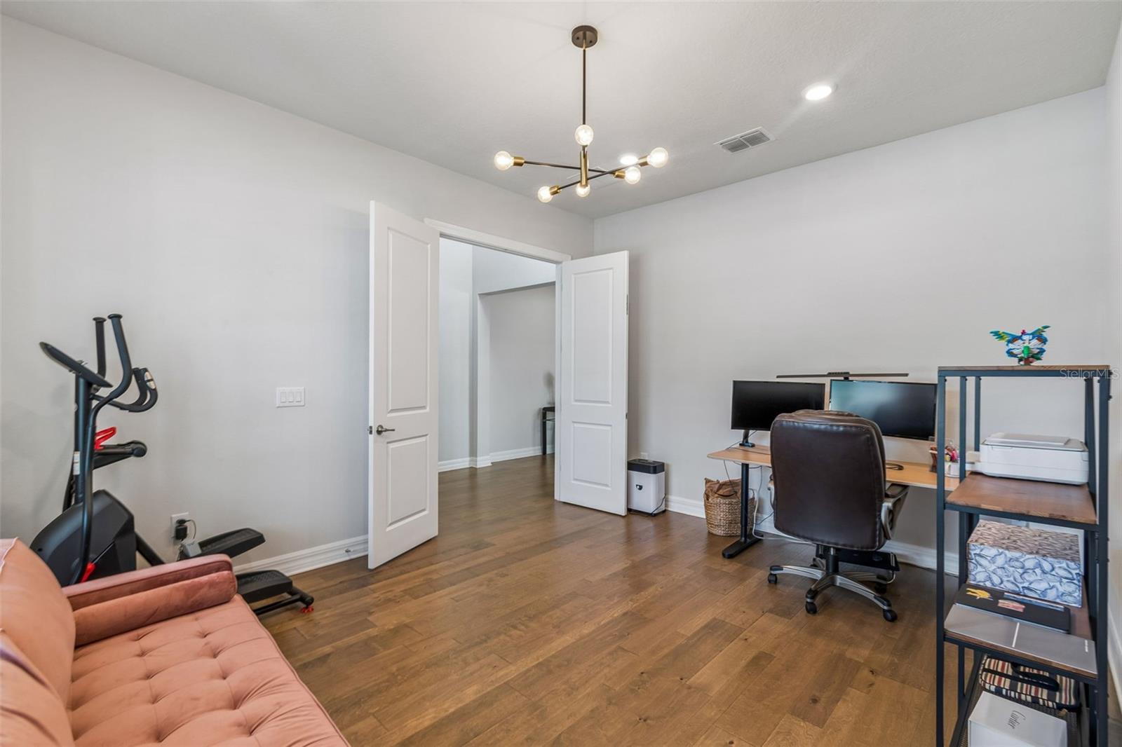 PHILLIPS GROVE TR J - Residential Lease