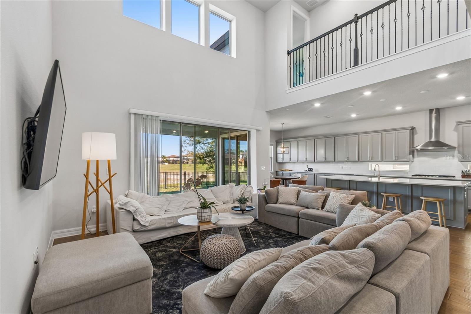 PHILLIPS GROVE TR J - Residential Lease