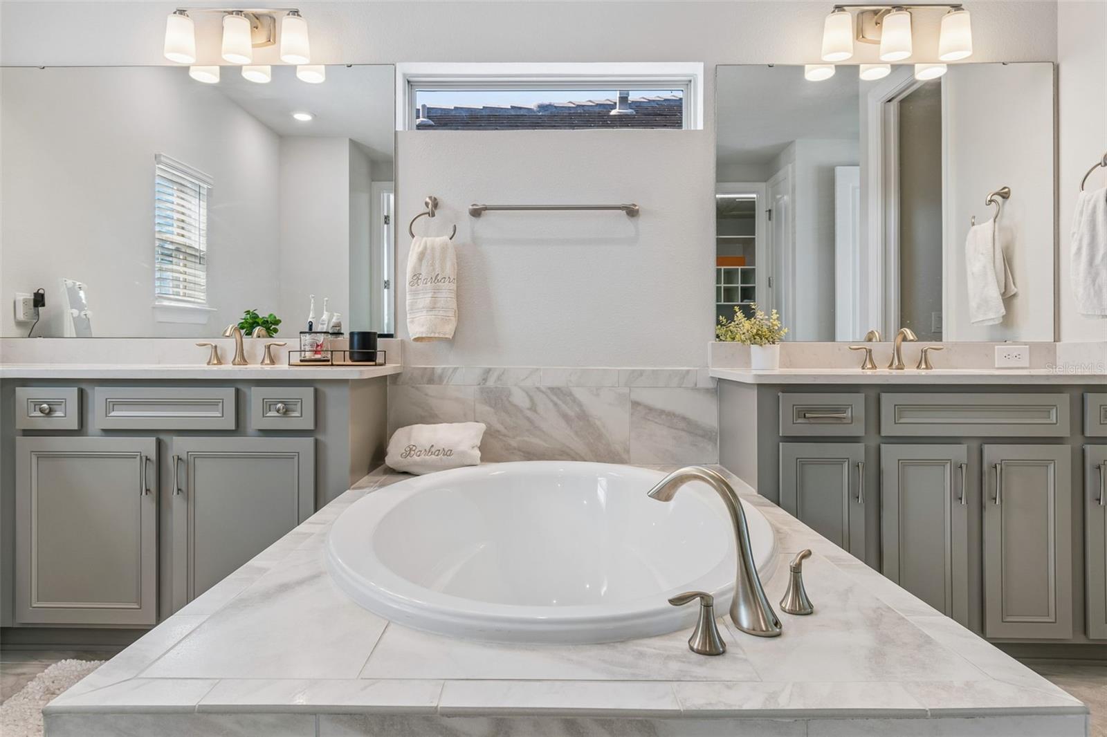 PHILLIPS GROVE TR J - Residential Lease