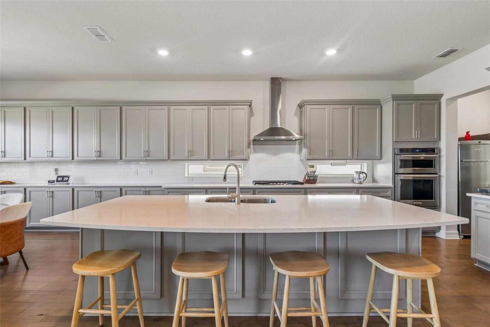 PHILLIPS GROVE TR J - Residential Lease