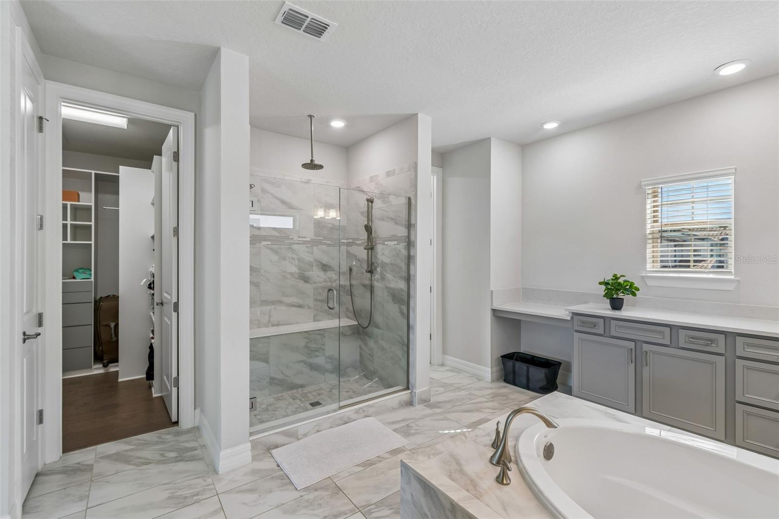 PHILLIPS GROVE TR J - Residential Lease