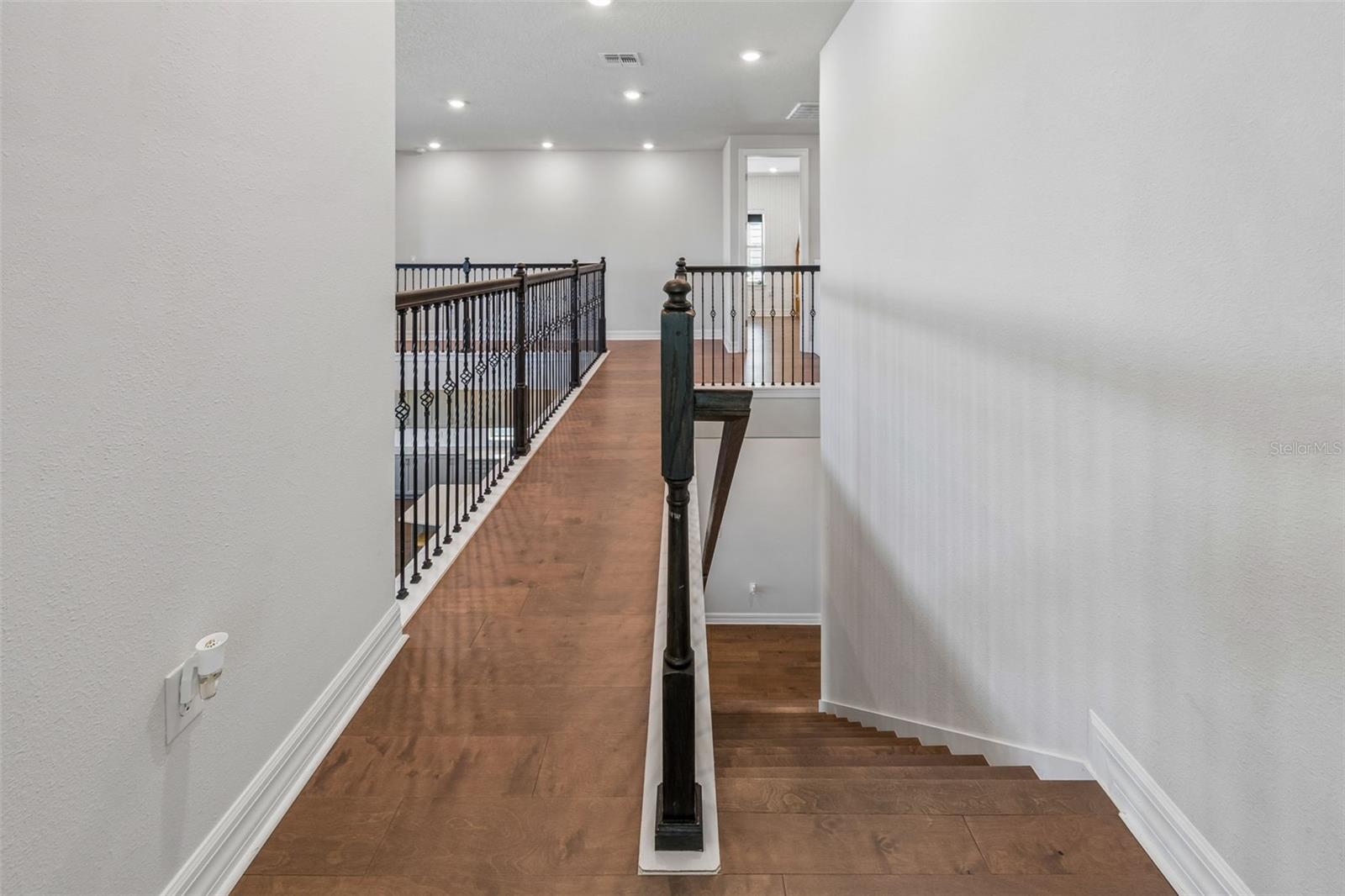PHILLIPS GROVE TR J - Residential Lease