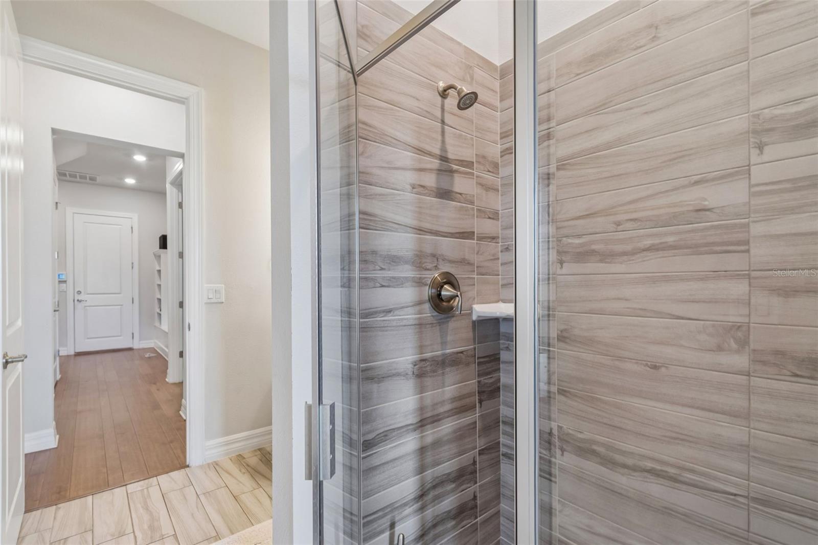 PHILLIPS GROVE TR J - Residential Lease
