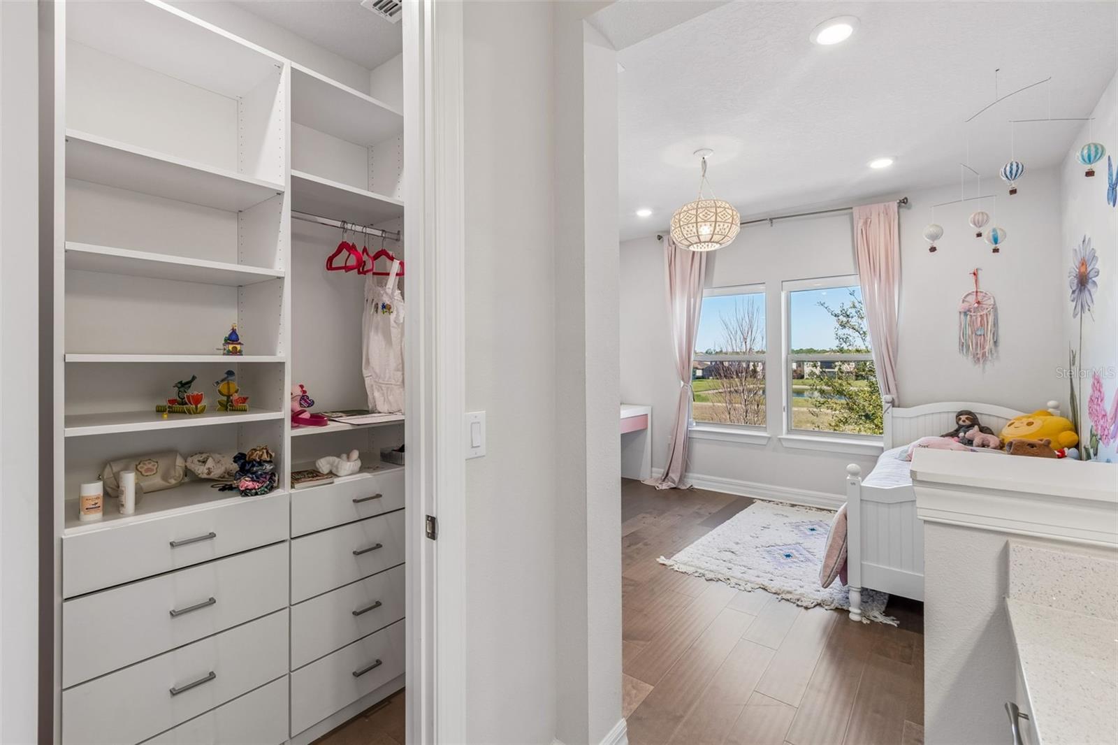 PHILLIPS GROVE TR J - Residential Lease