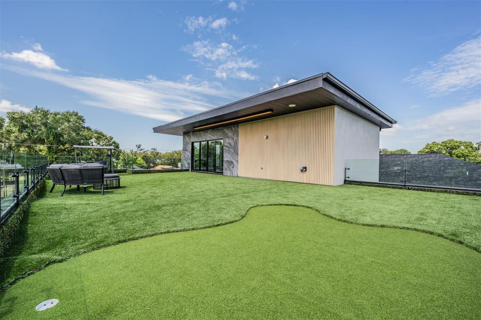 SUBURB ROYAL - Residential