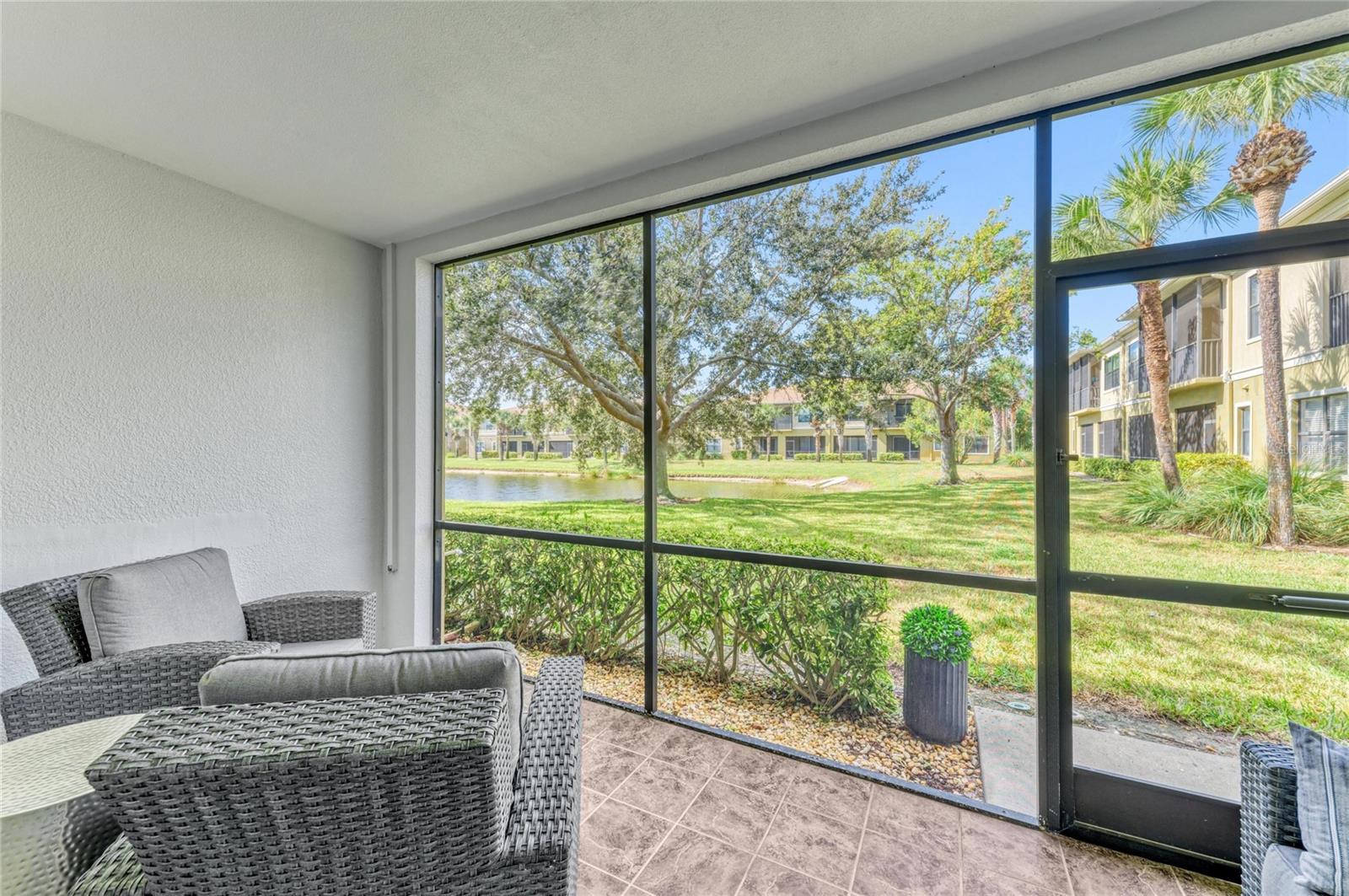 PALMA SOLA TRACE CONDO OR2185/736 - Residential