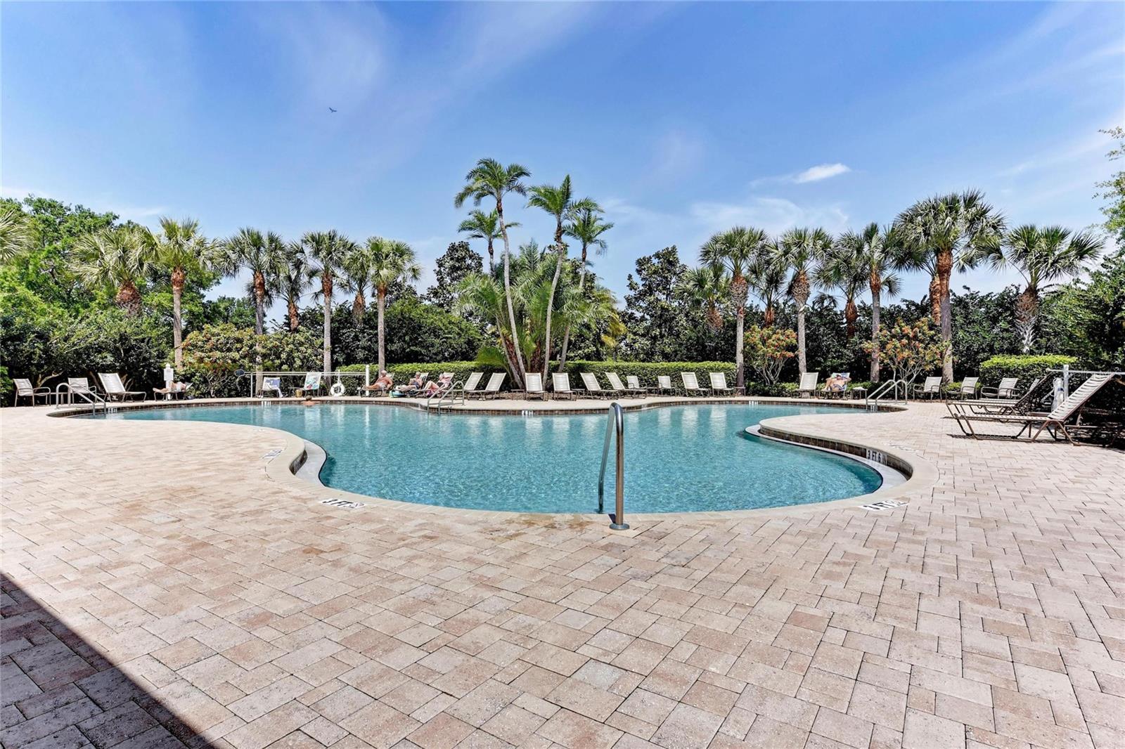 PALMA SOLA TRACE CONDO OR2185/736 - Residential