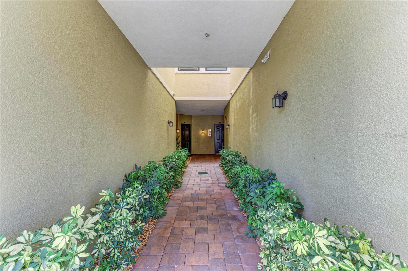 PALMA SOLA TRACE CONDO OR2185/736 - Residential