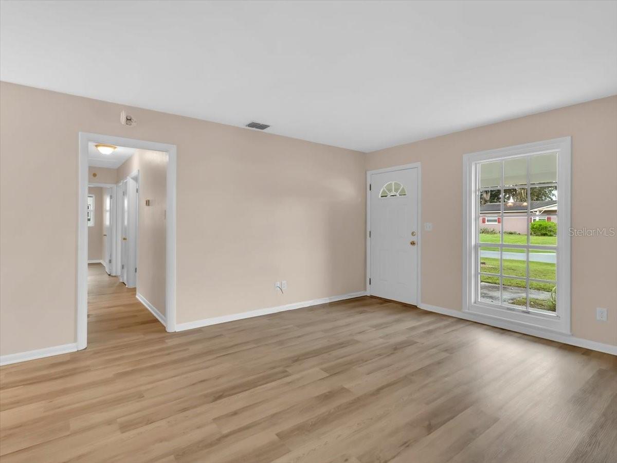 LAKE GIBSON ESTATE - Residential