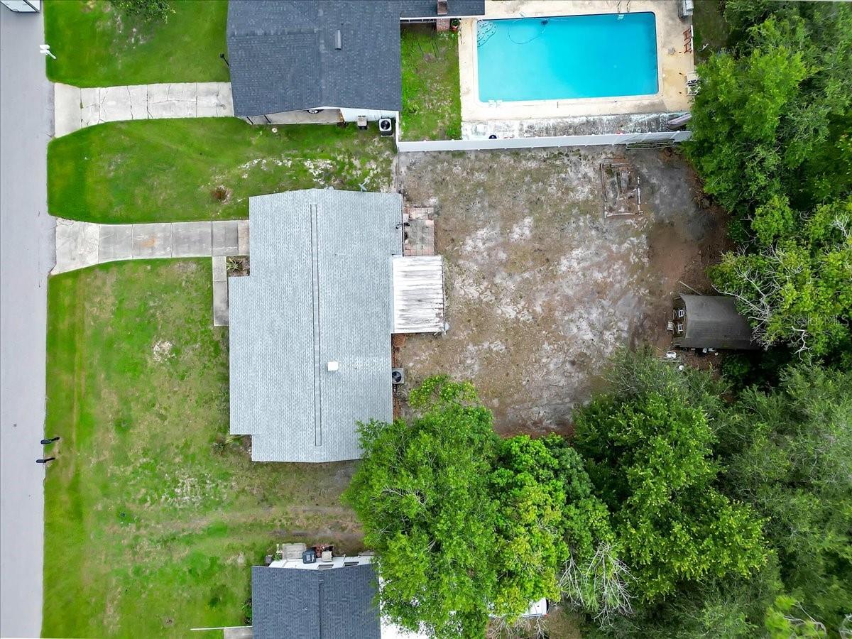 LAKE GIBSON ESTATE - Residential