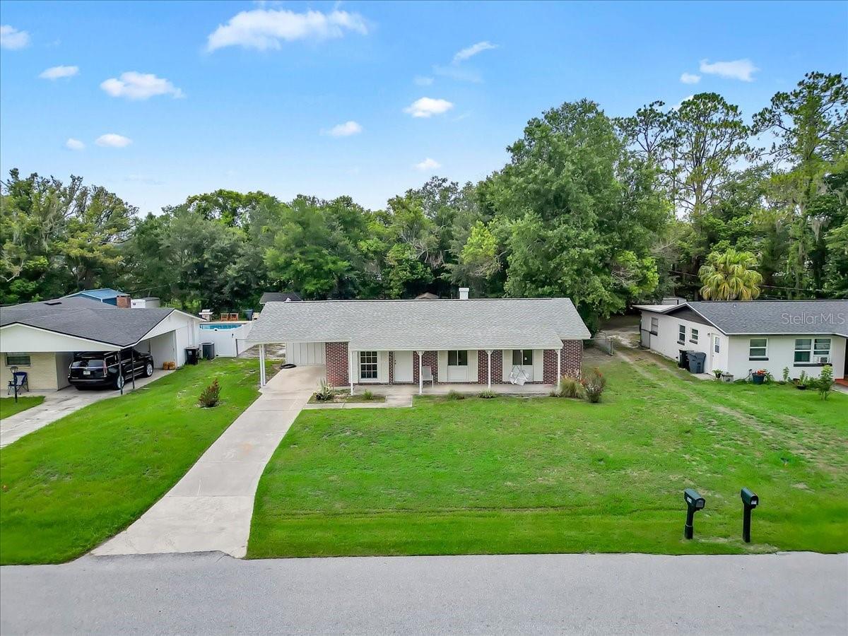 LAKE GIBSON ESTATE - Residential