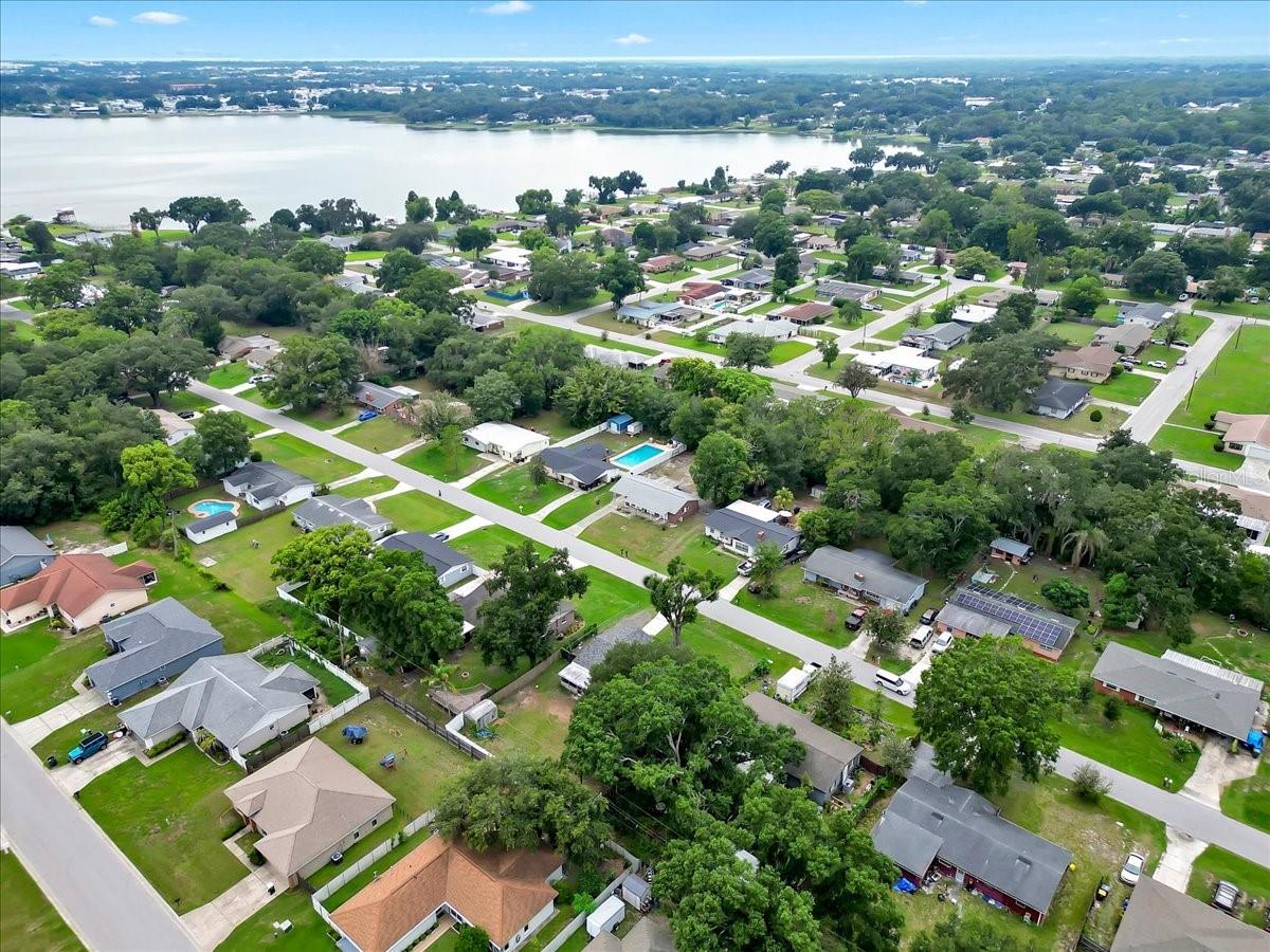 LAKE GIBSON ESTATE - Residential