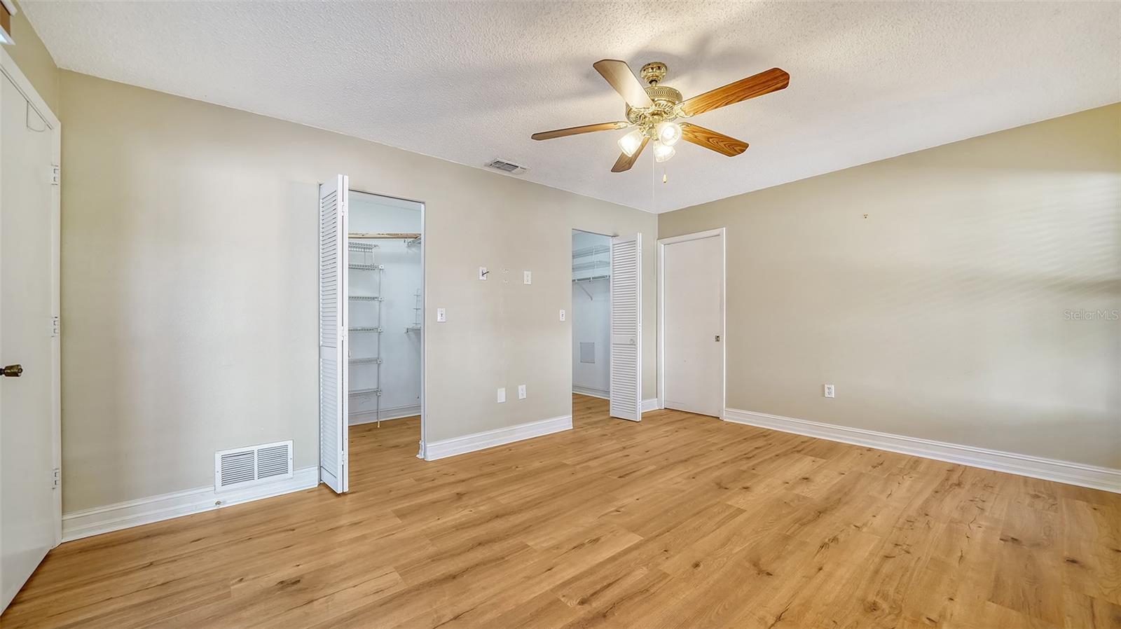 CRESTWOOD VILLAS - Residential