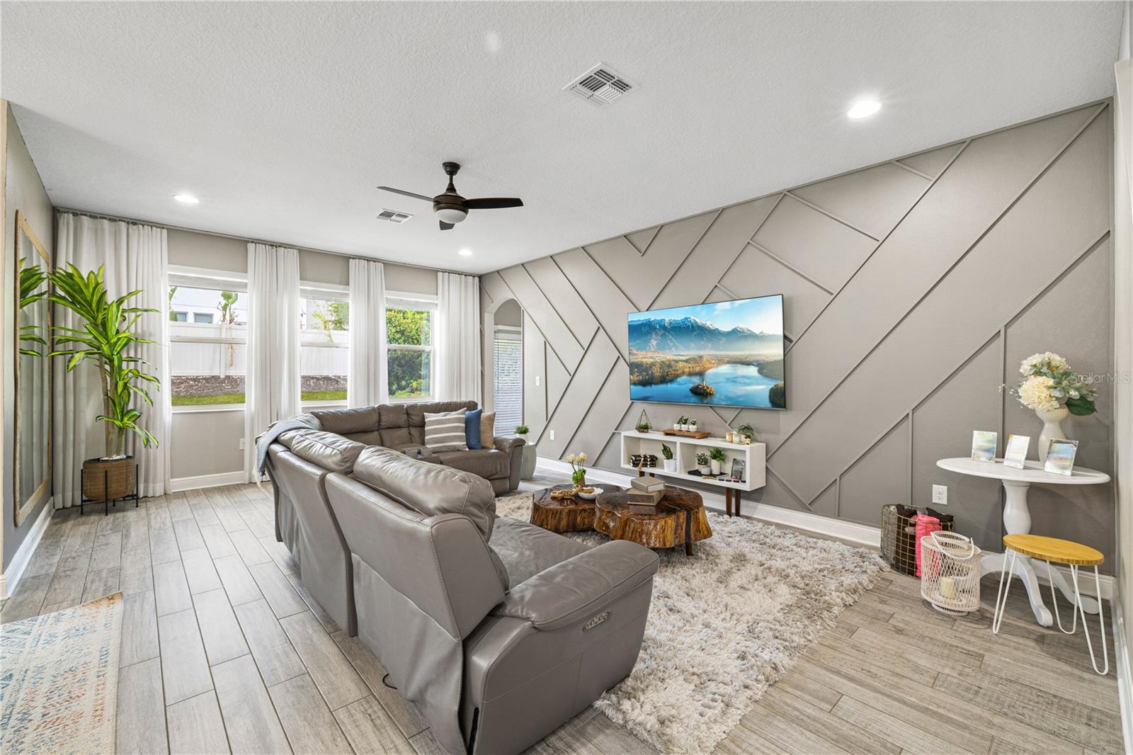 JOHNS LAKE LANDING - Residential