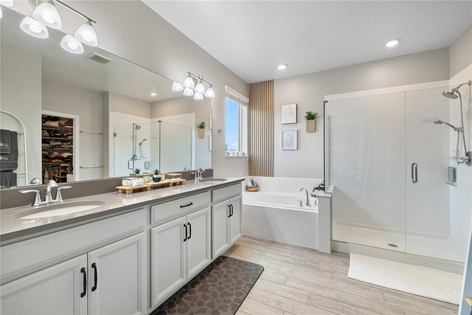 JOHNS LAKE LANDING - Residential
