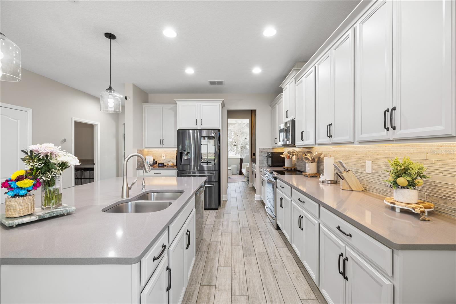 JOHNS LAKE LANDING - Residential