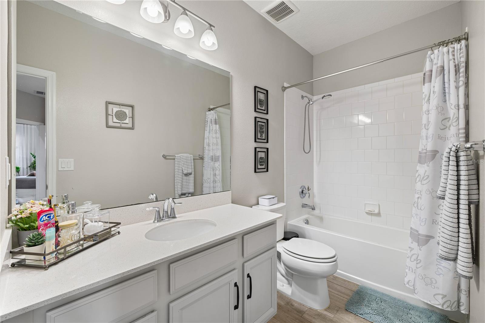 JOHNS LAKE LANDING - Residential