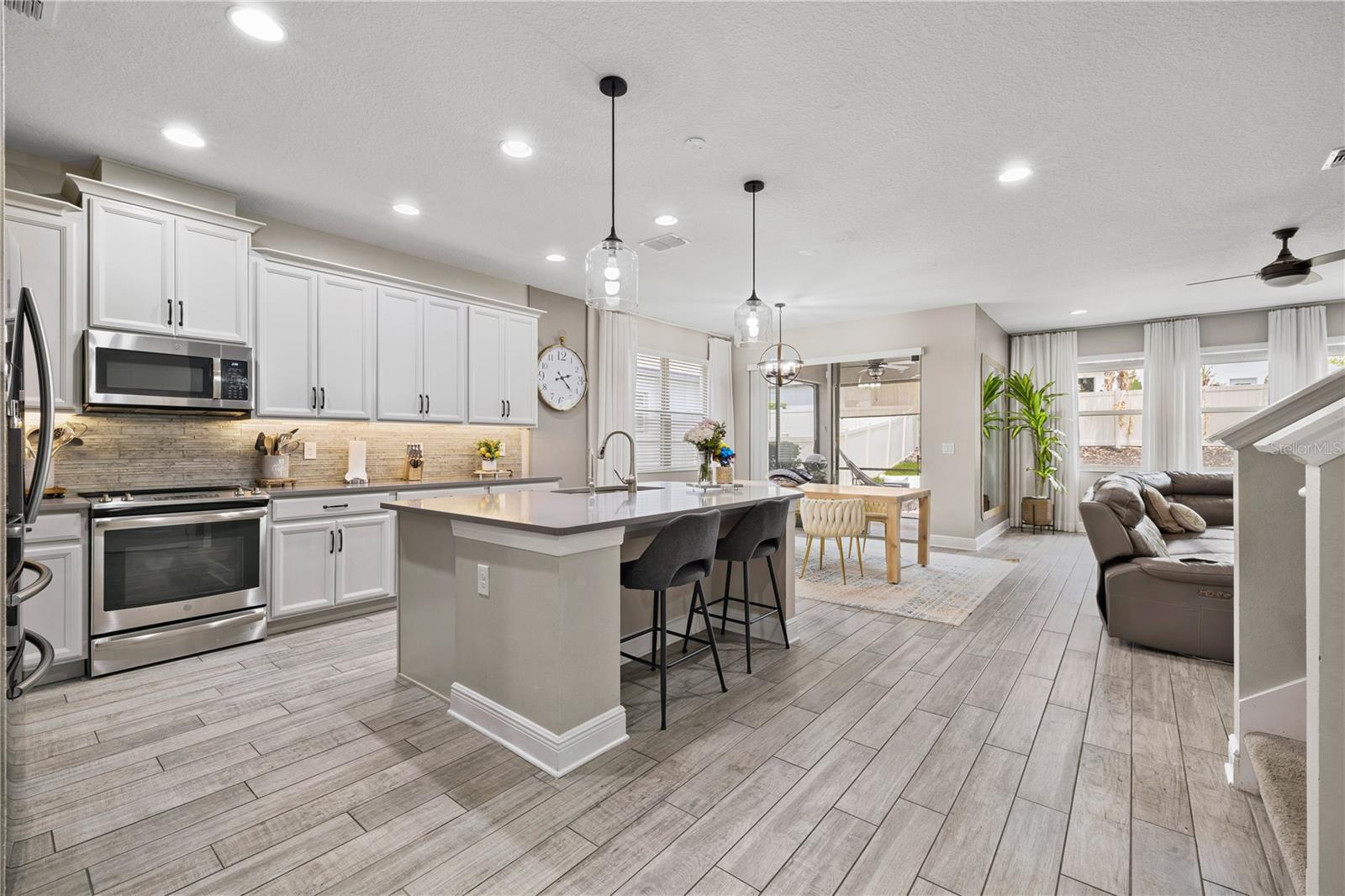 JOHNS LAKE LANDING - Residential