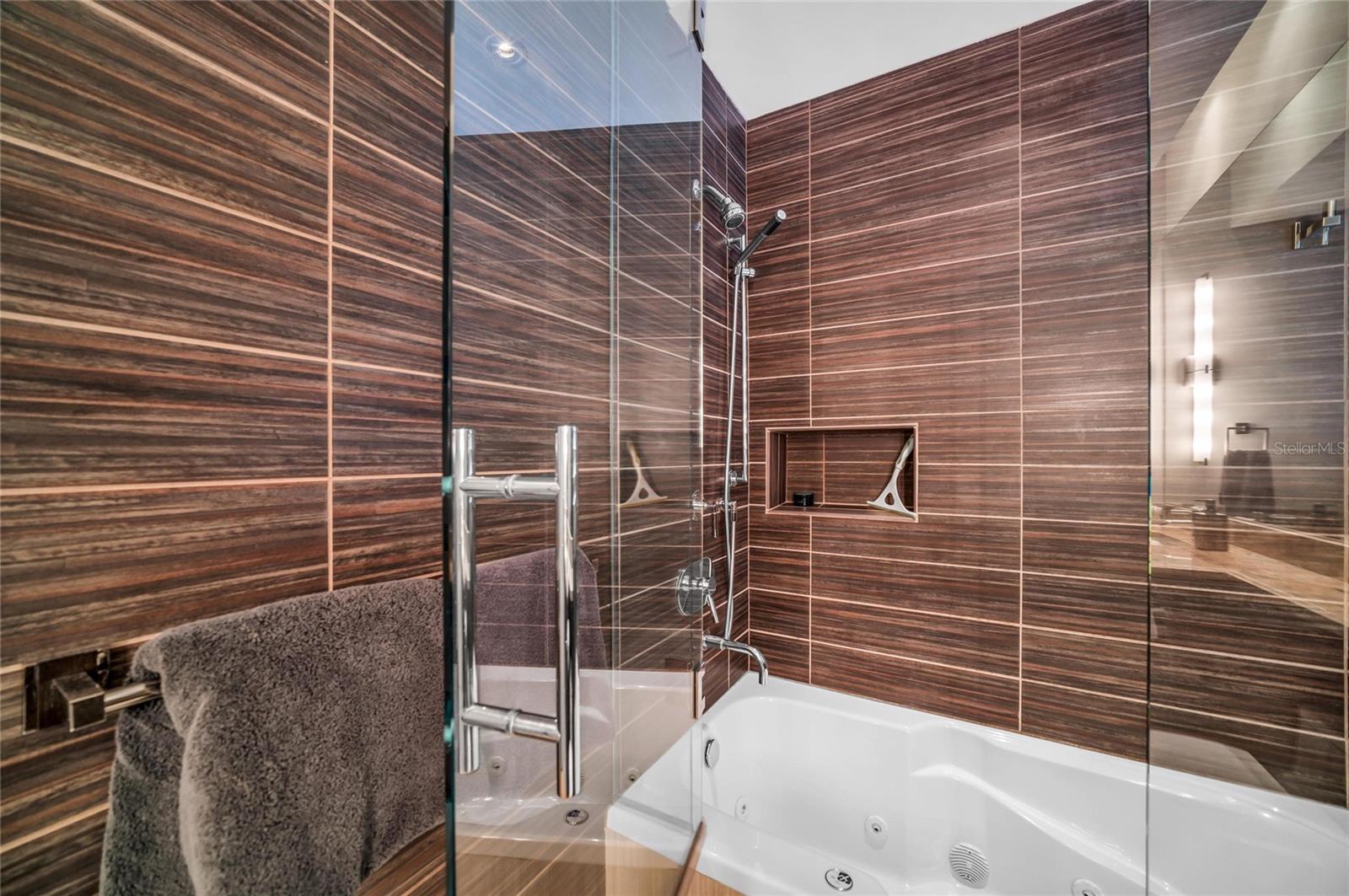 OYSTER BAY LANDINGS - Residential