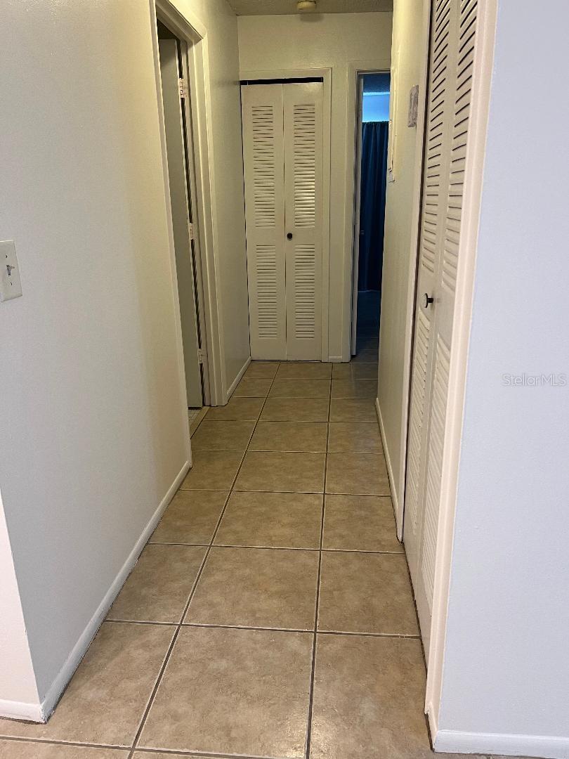LAKEVIEW CONDO 04 - Residential Lease