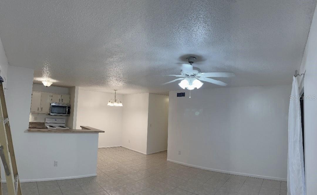 LAKEVIEW CONDO 04 - Residential Lease
