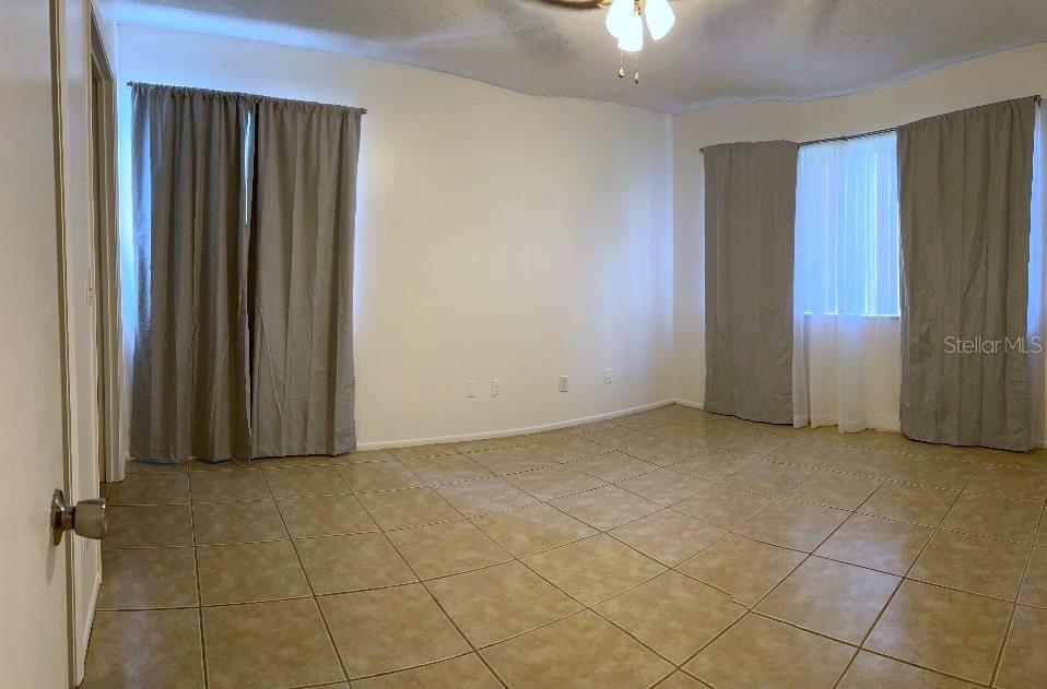 LAKEVIEW CONDO 04 - Residential Lease