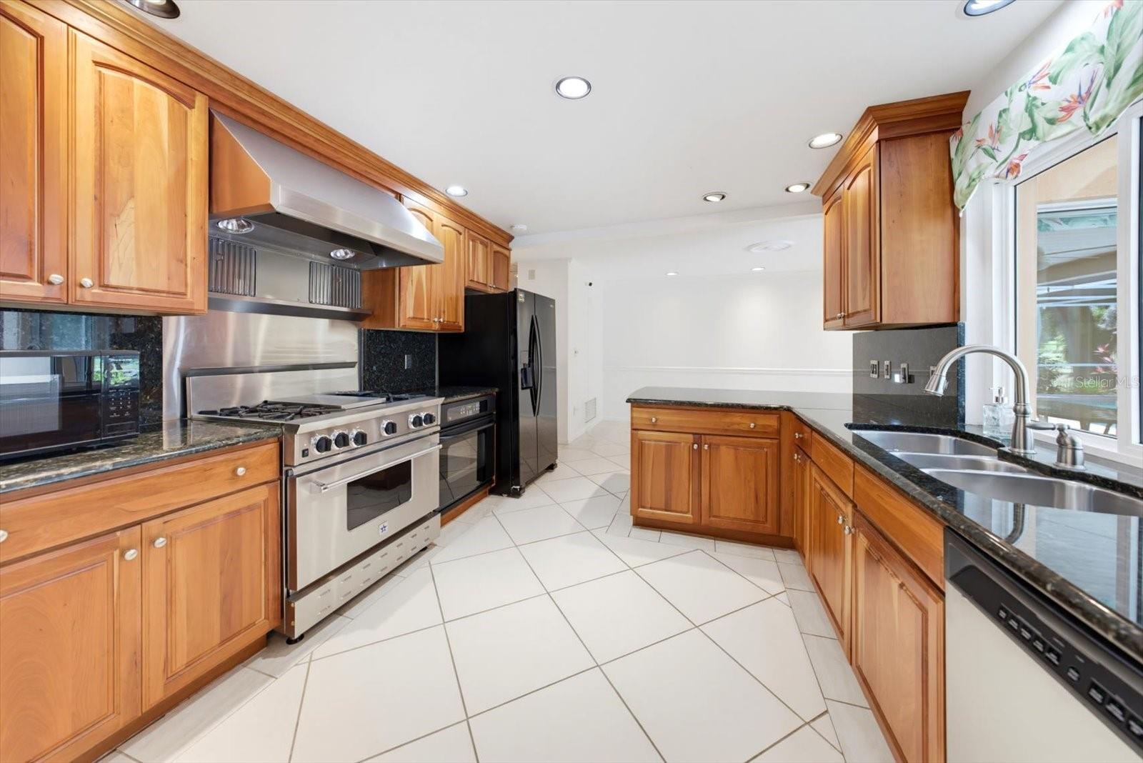 FAIRWAY MANOR - Residential