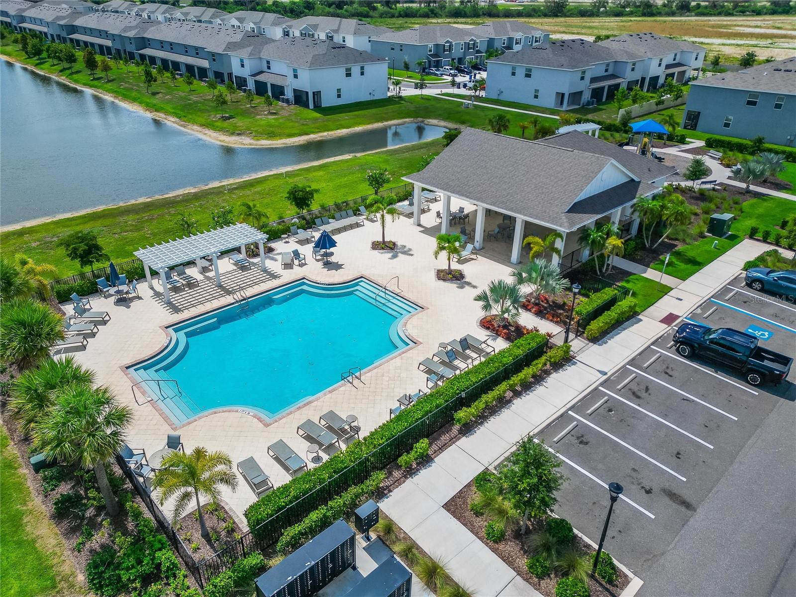 MANGROVE POINT - Residential