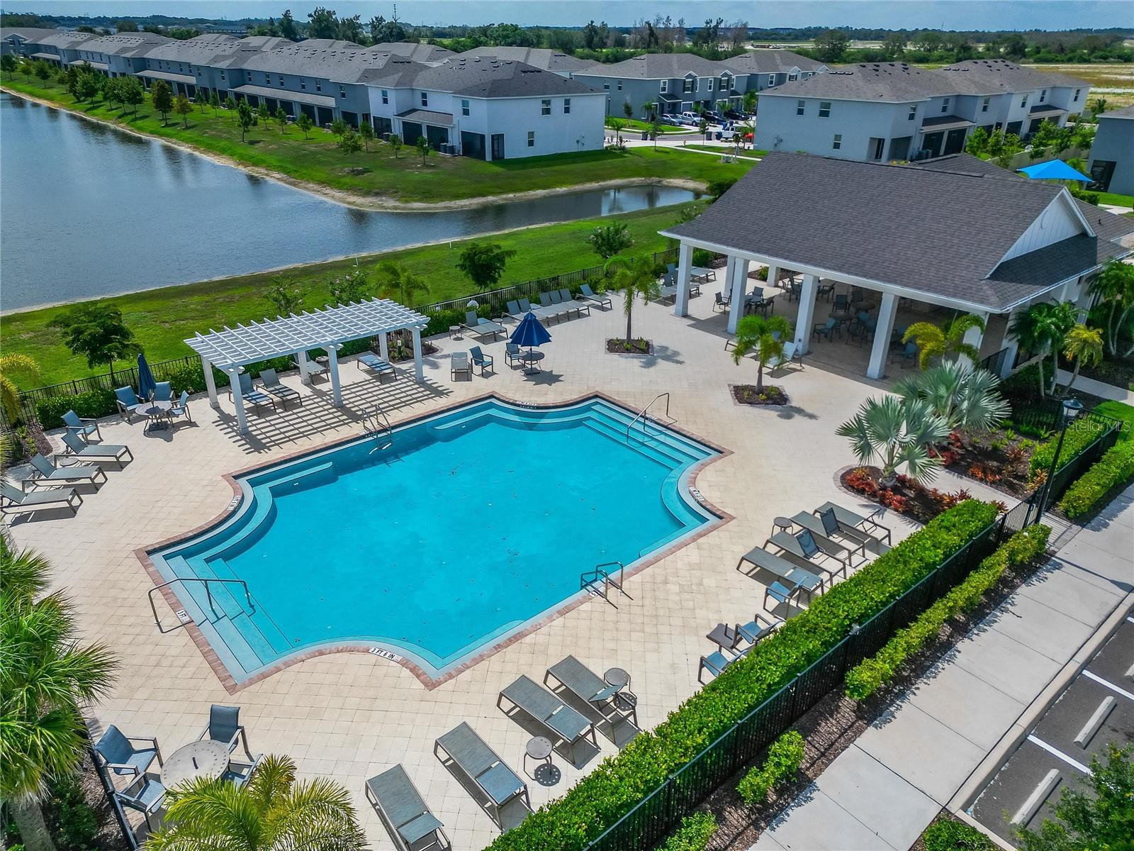 MANGROVE POINT - Residential