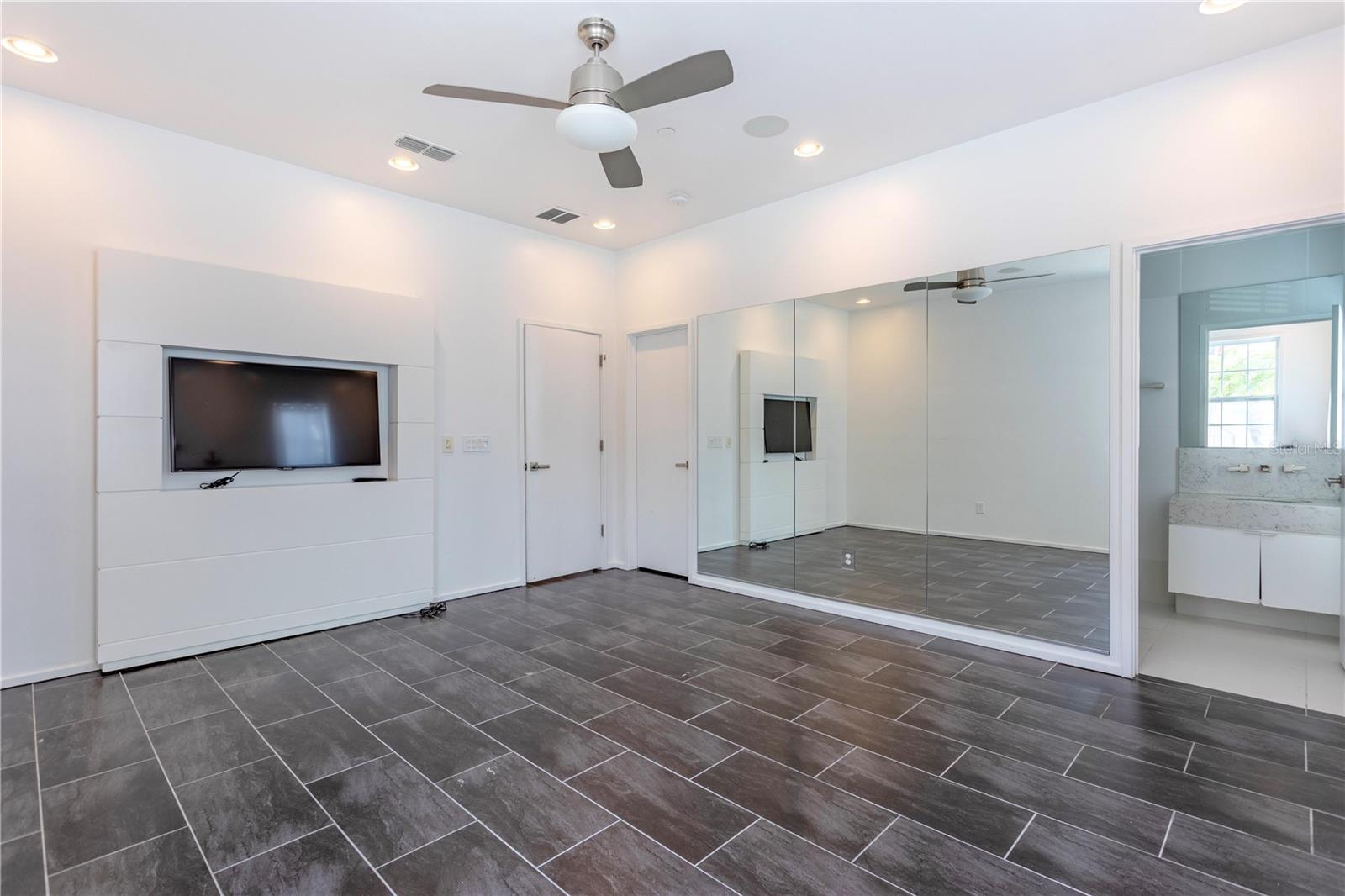COPLEY SQUARE - Residential