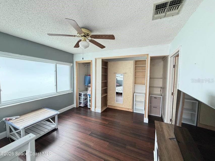 VETERANS CITY UNIT 06 - Residential