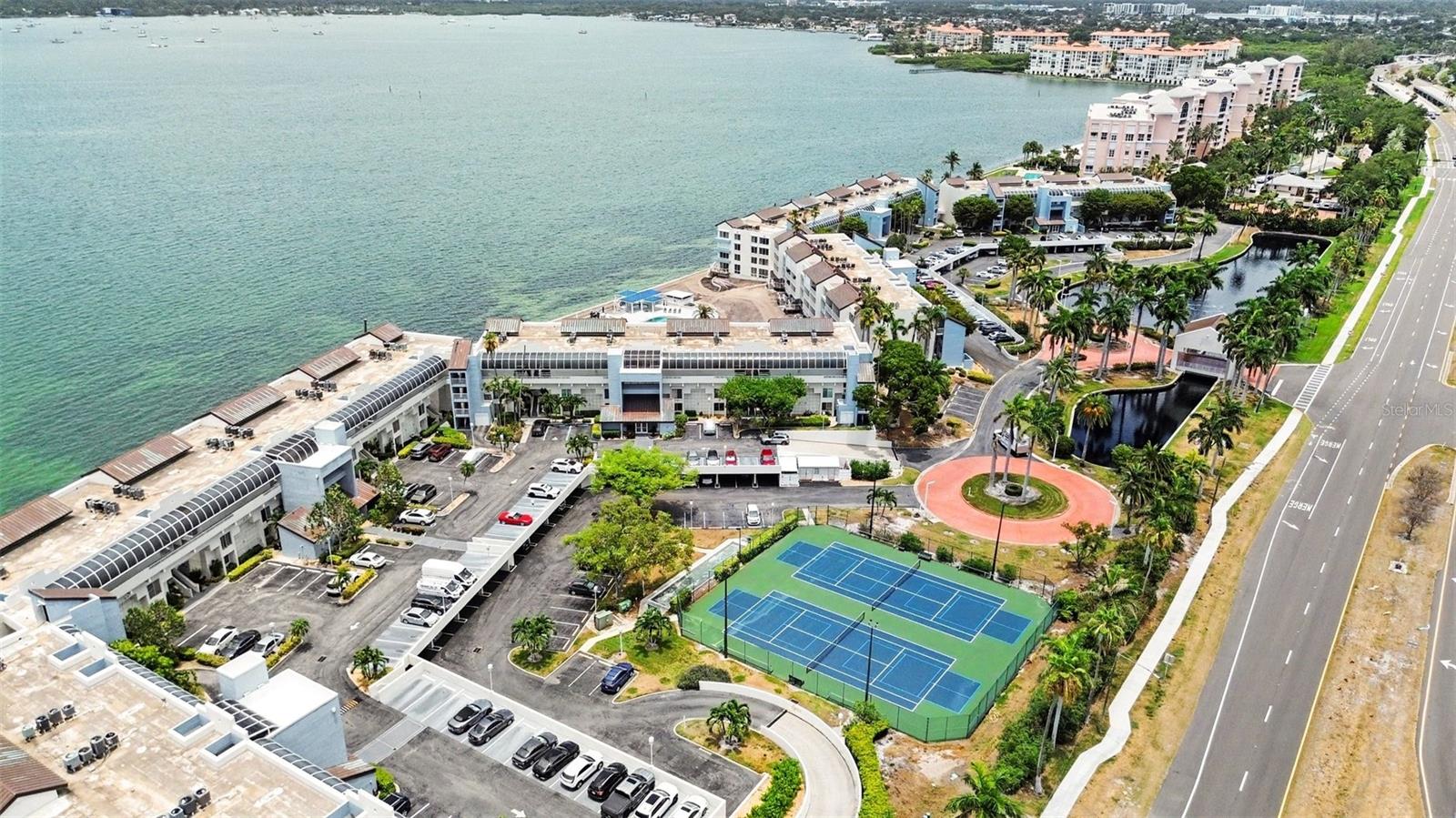ISLA KEY CONDO - Residential