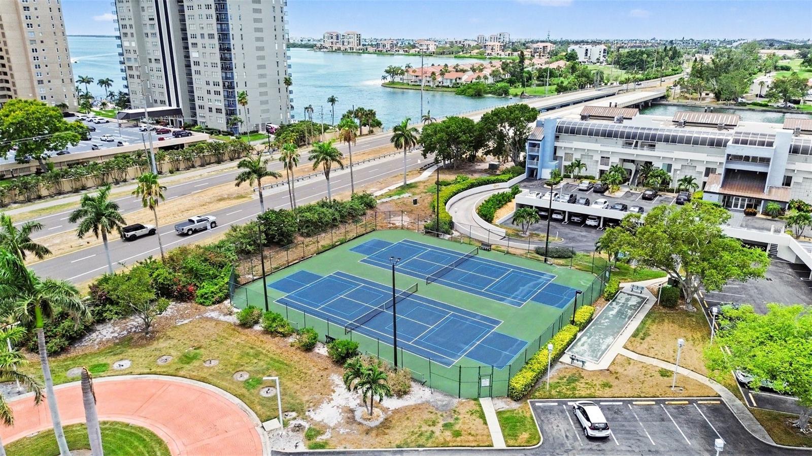 ISLA KEY CONDO - Residential