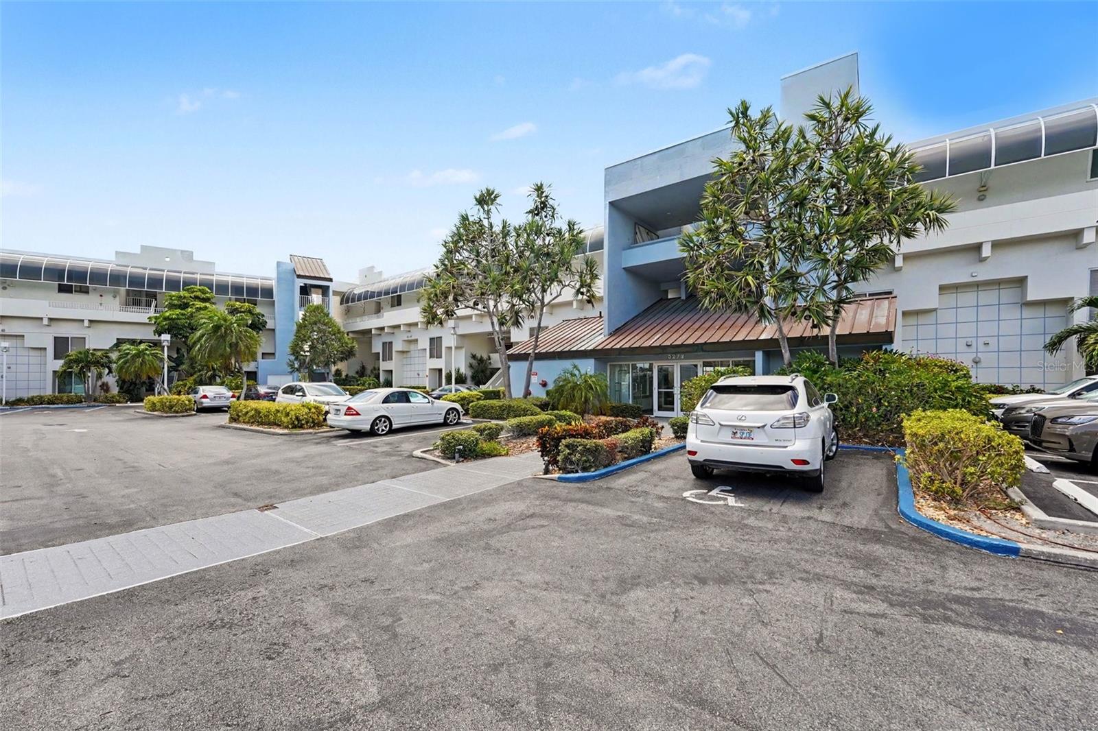 ISLA KEY CONDO - Residential