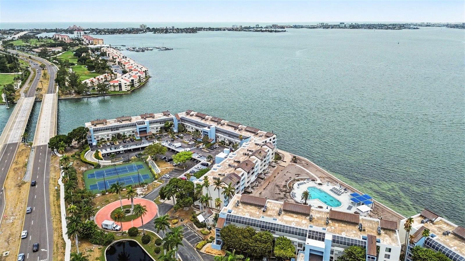 ISLA KEY CONDO - Residential