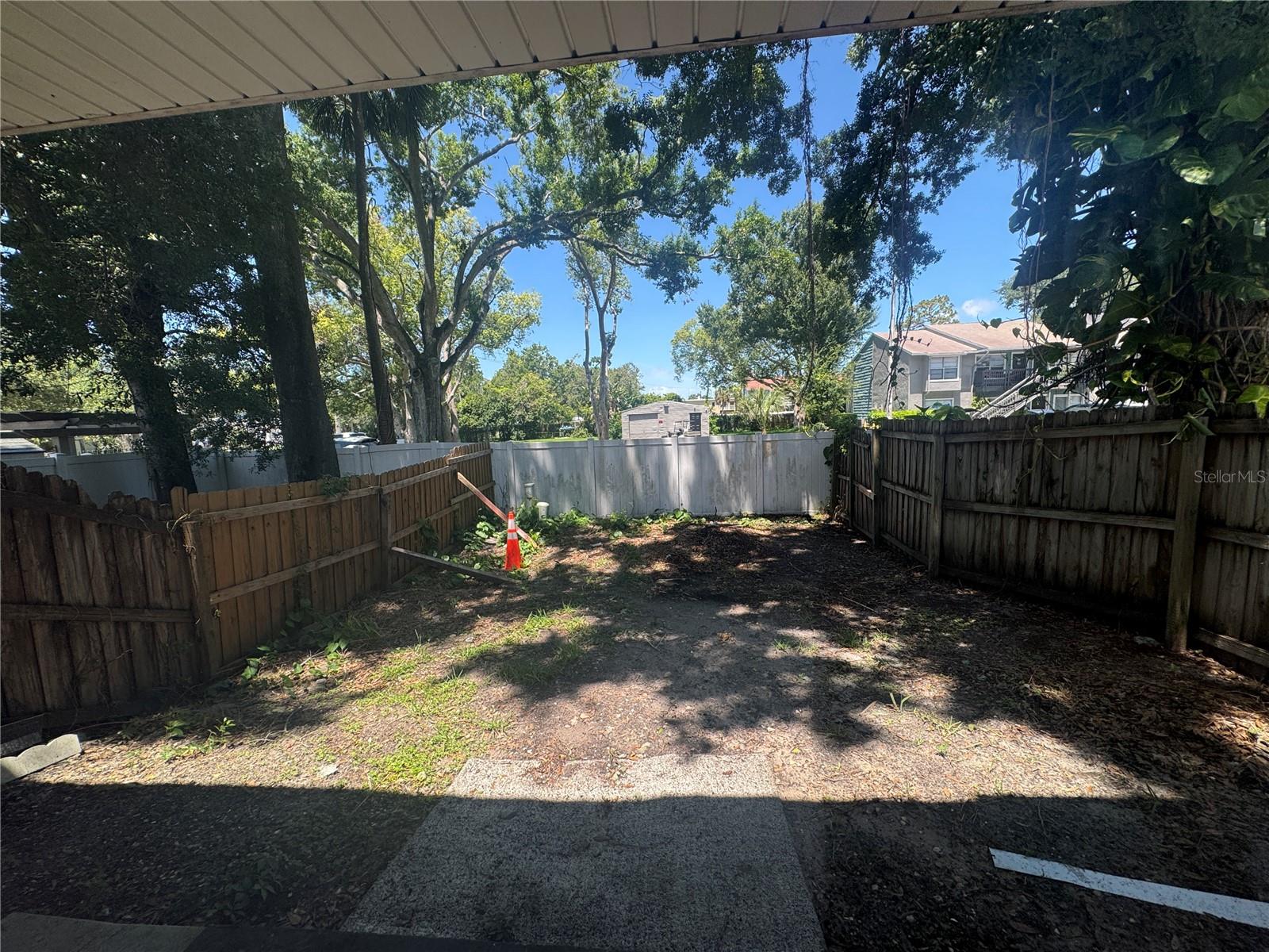 TROPICAL GARDENS - Residential Lease