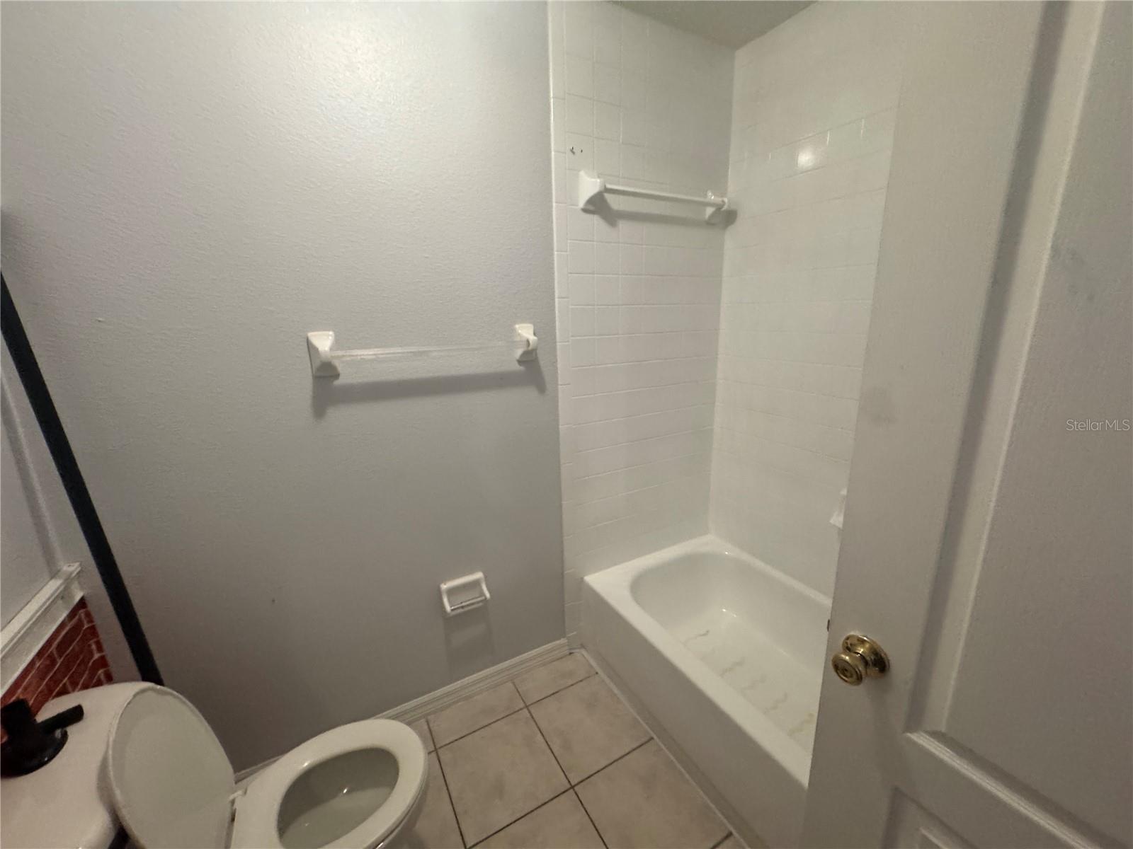 TROPICAL GARDENS - Residential Lease