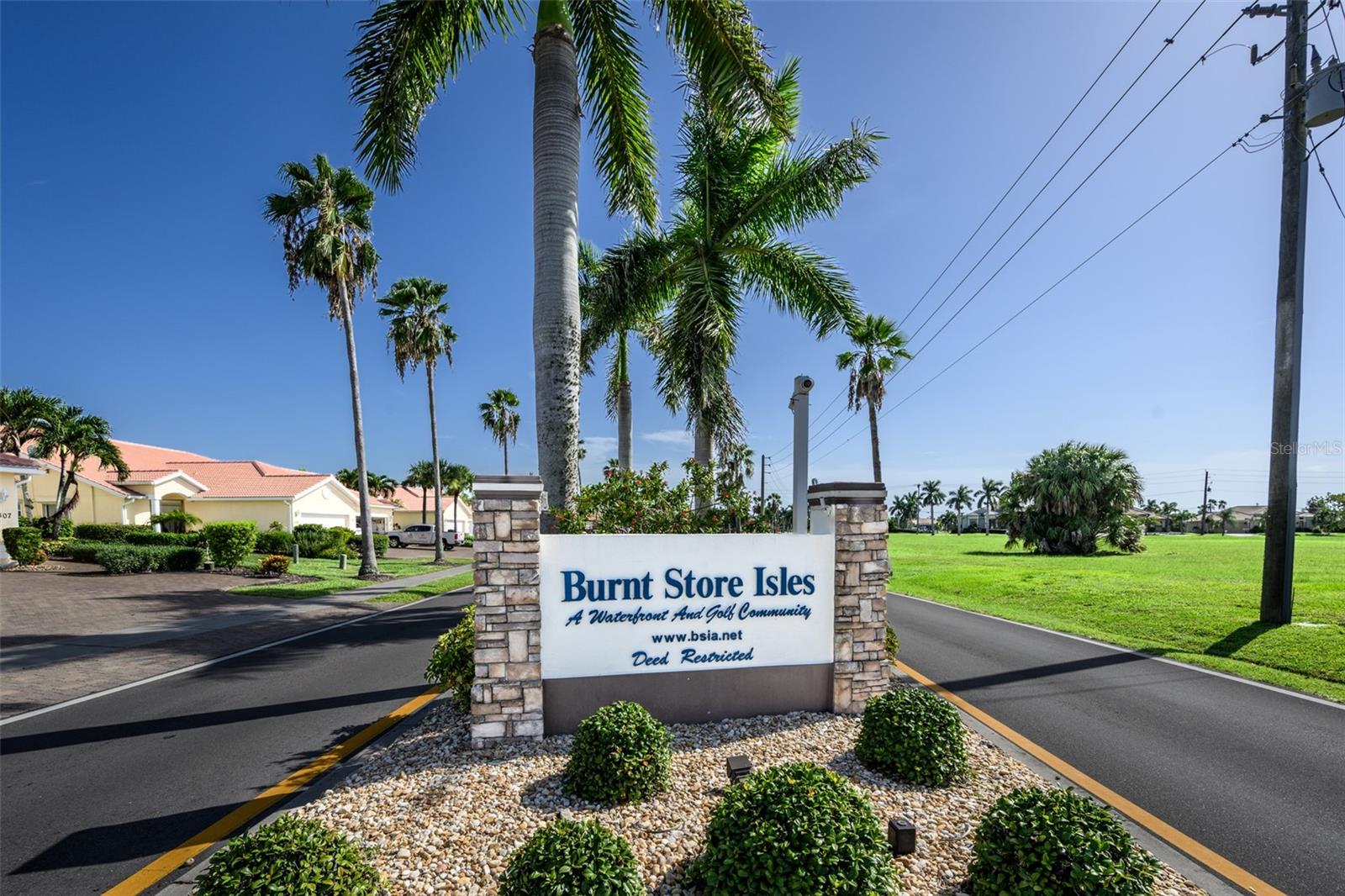 VILLA GRANDE/BURNT STORE ISLES - Residential