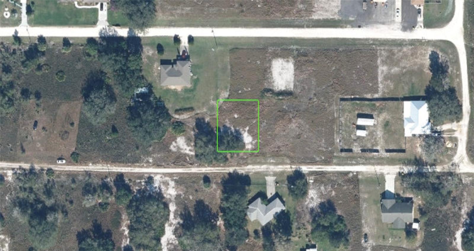 Prime buildable lot in Avon Park ideal for investors and builders! This 80x100 residential single-family lot is located on a gravel road with Flood Zone X designation. Zoned Residential Single Family with no HOA, offering flexibility. Parcel ID: C-01-33-28-010-0001-3011.
Strong opportunity in a growing area—secure your next build site today!
