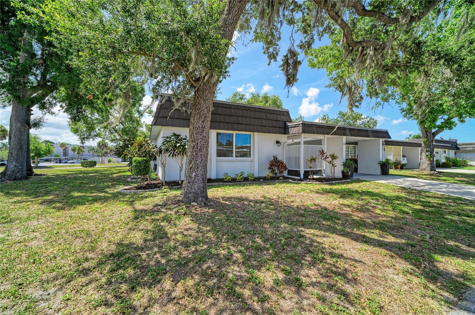 GLEN OAKS RIDGE VILLAS 2 - Residential
