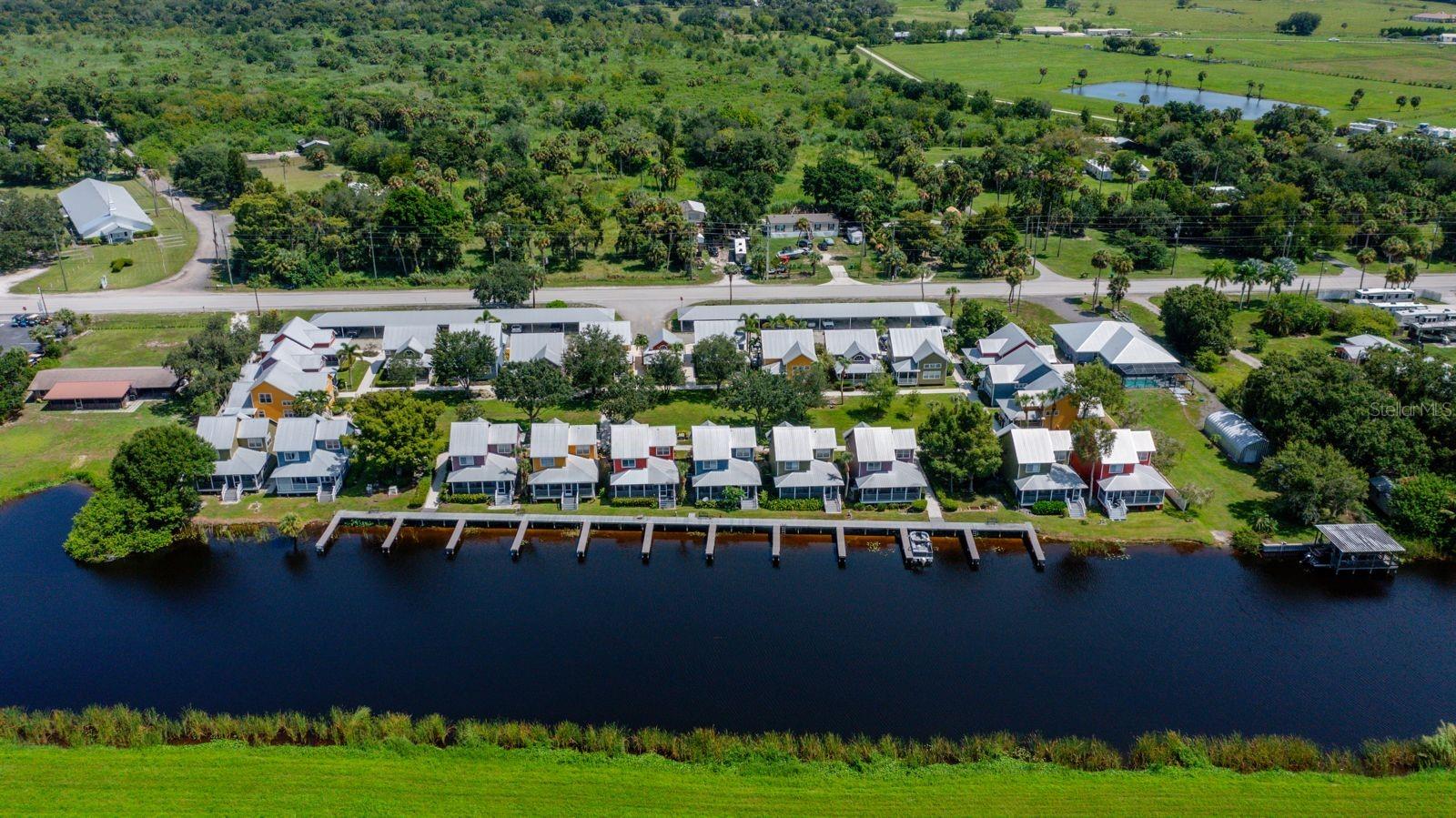 COTTAGES/THE LAKE - Residential