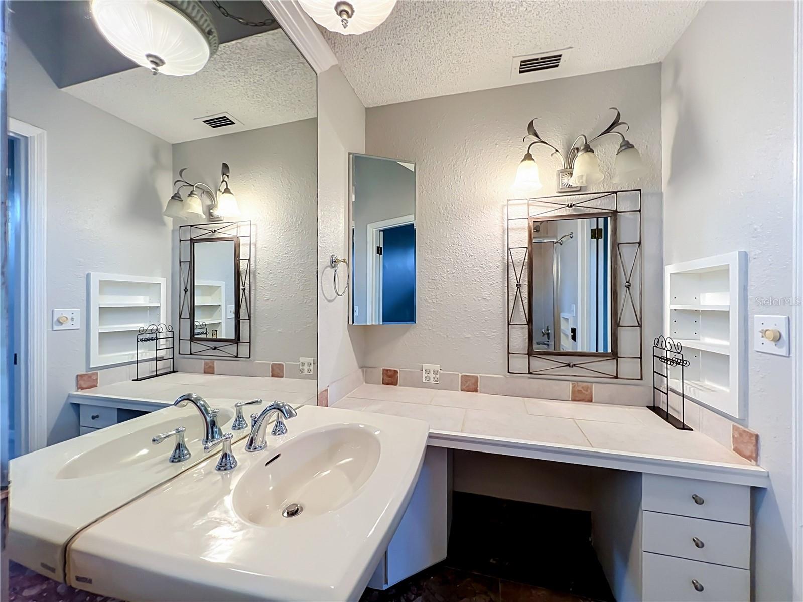 LAUREL GARDENS CONDO OR 6129/3917 - Residential