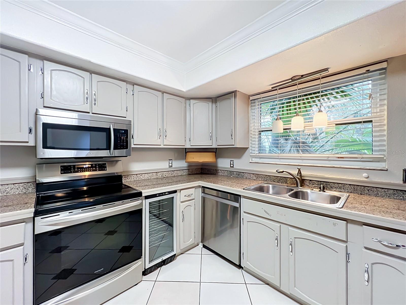 LAUREL GARDENS CONDO OR 6129/3917 - Residential