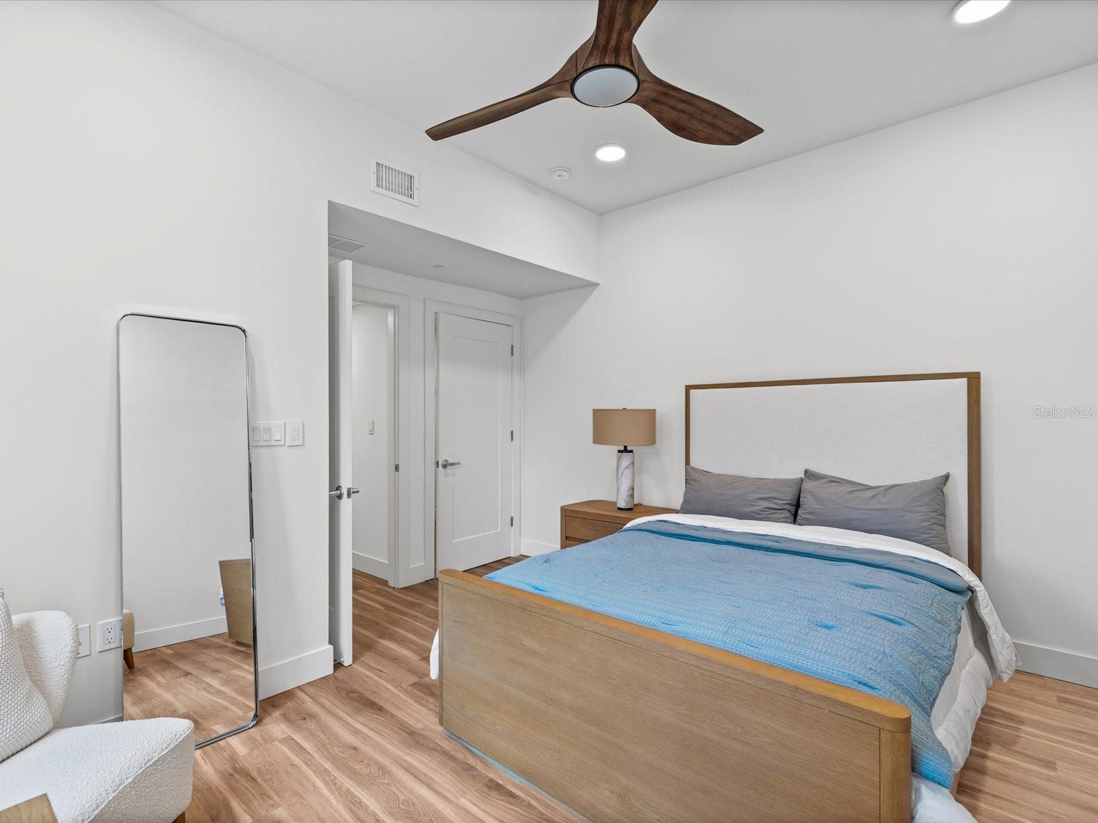 MARINA BAY MASTER CONDO - Residential