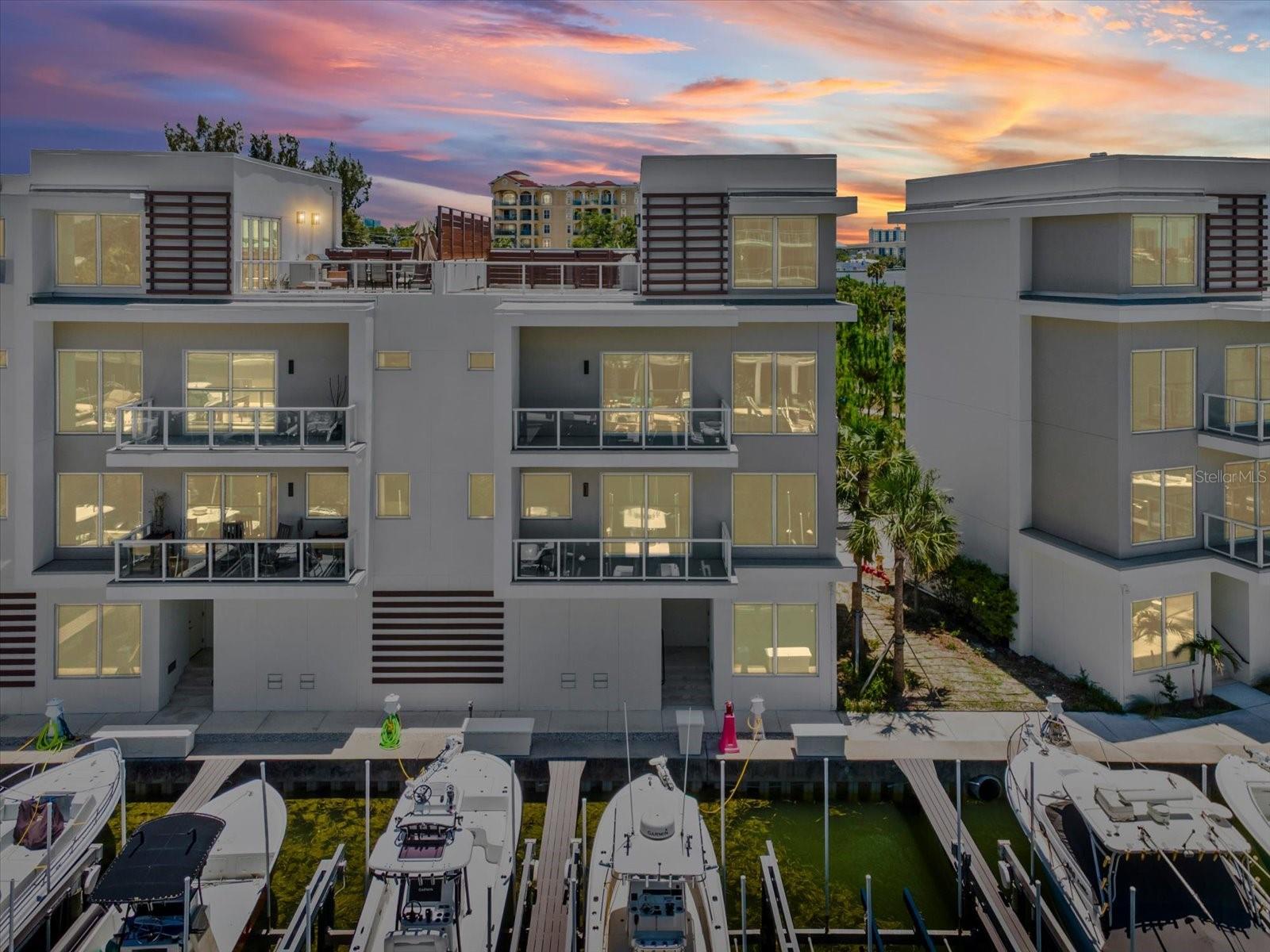 MARINA BAY MASTER CONDO - Residential