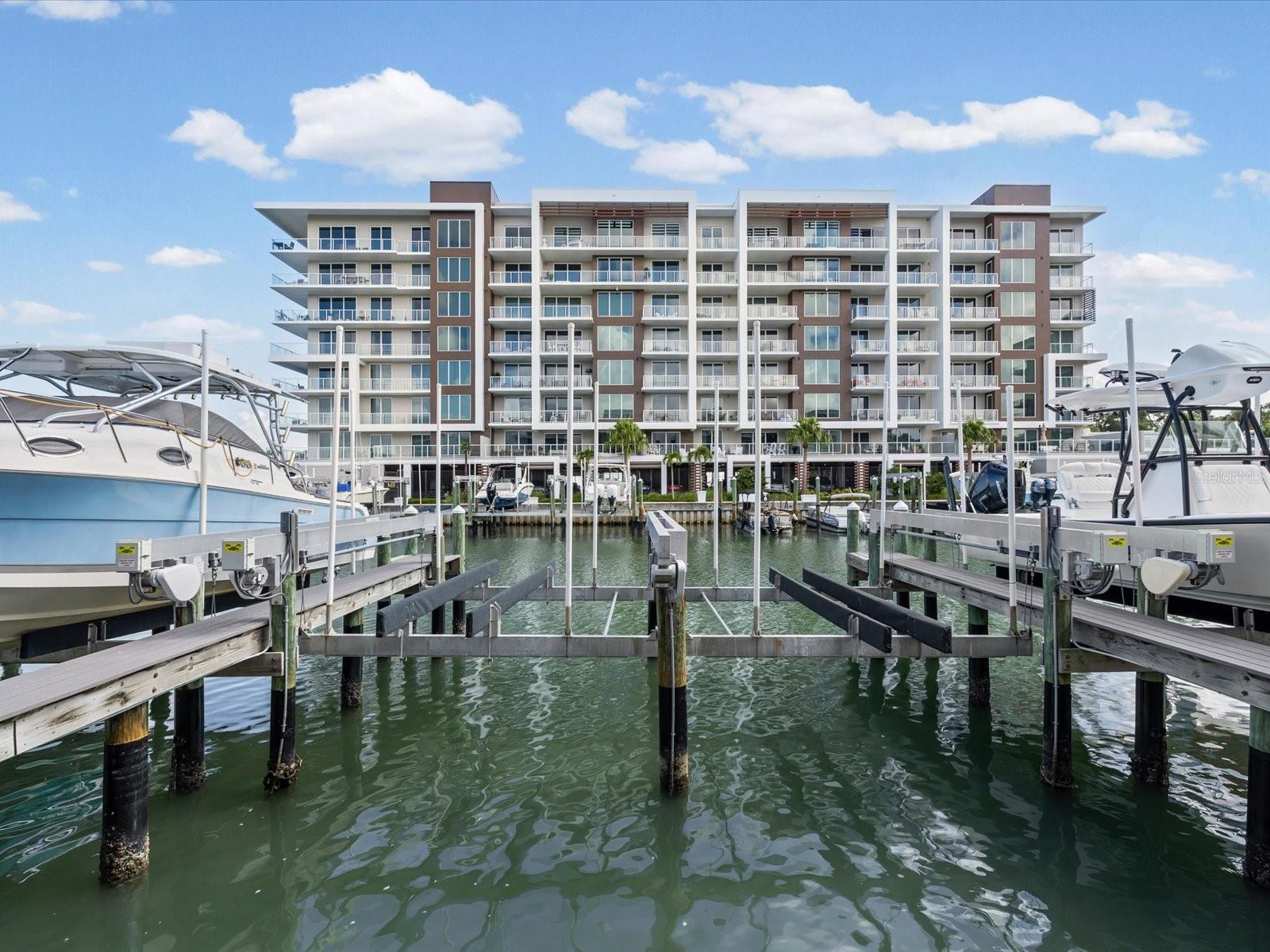 MARINA BAY MASTER CONDO - Residential