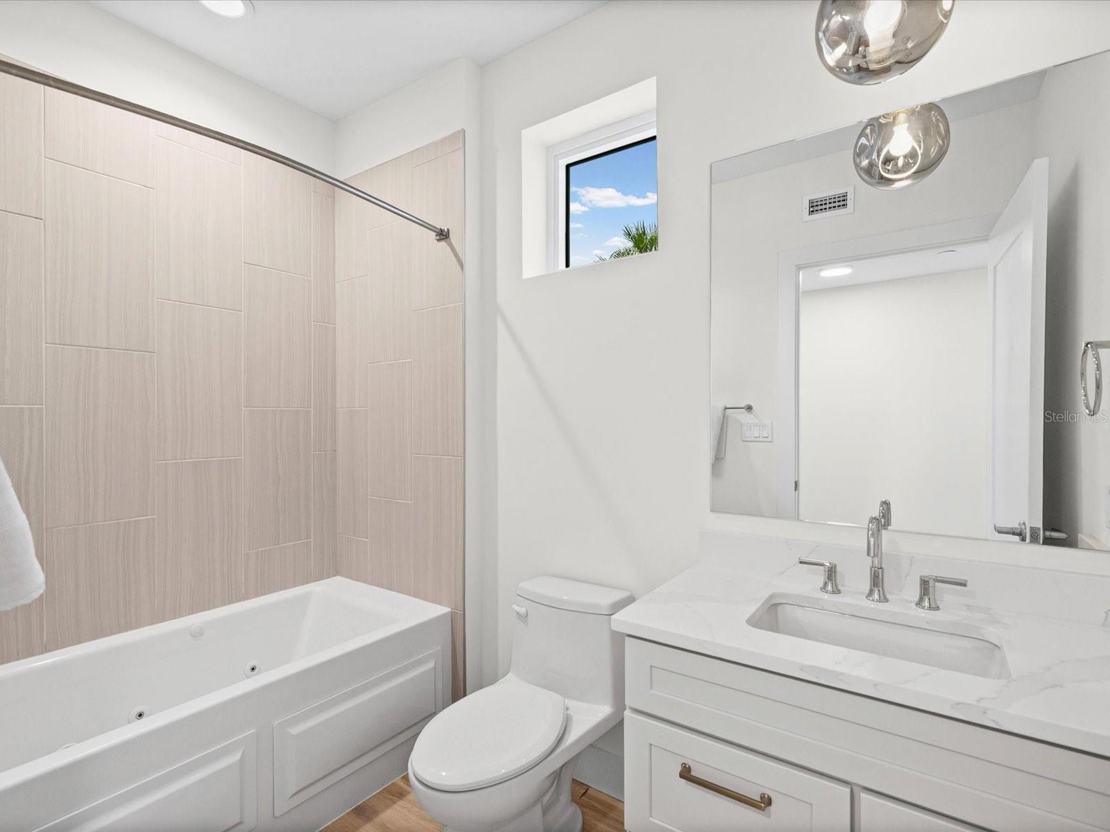 MARINA BAY MASTER CONDO - Residential